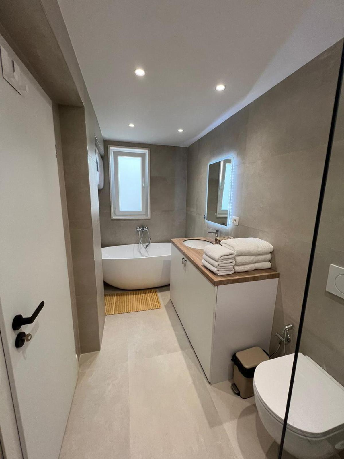 Anna'S Blloku Apartment Tiranë Ngoại thất bức ảnh