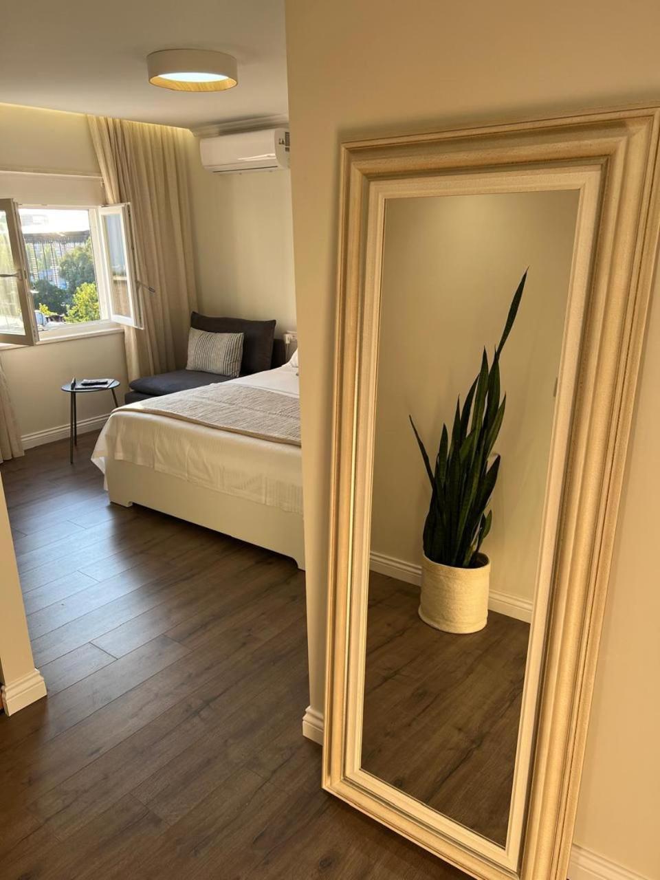 Anna'S Blloku Apartment Tiranë Ngoại thất bức ảnh